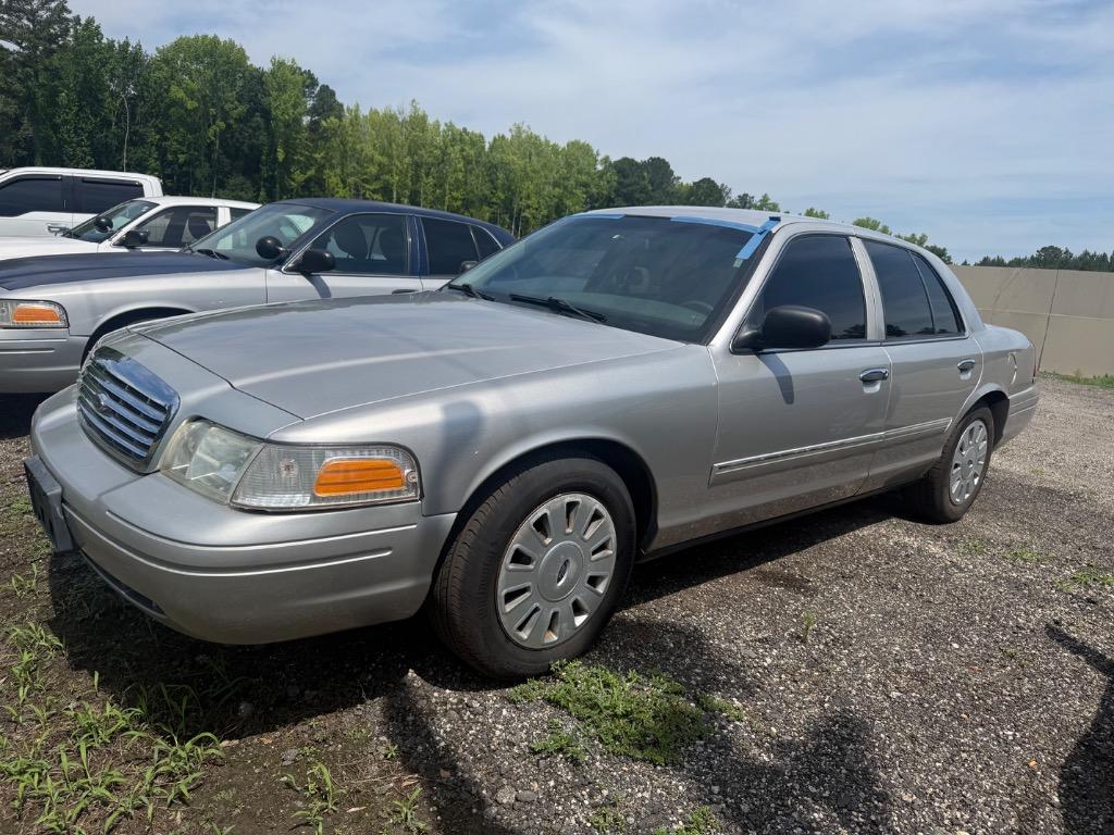 2010 Ford Crown Victoria Police w/Street Pkg (Fleet)'s photo