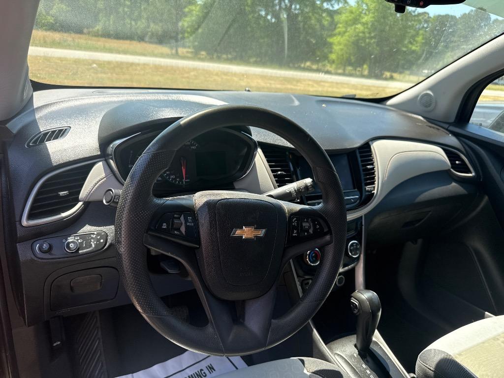 2020 Chevrolet Trax LS - Photo 6